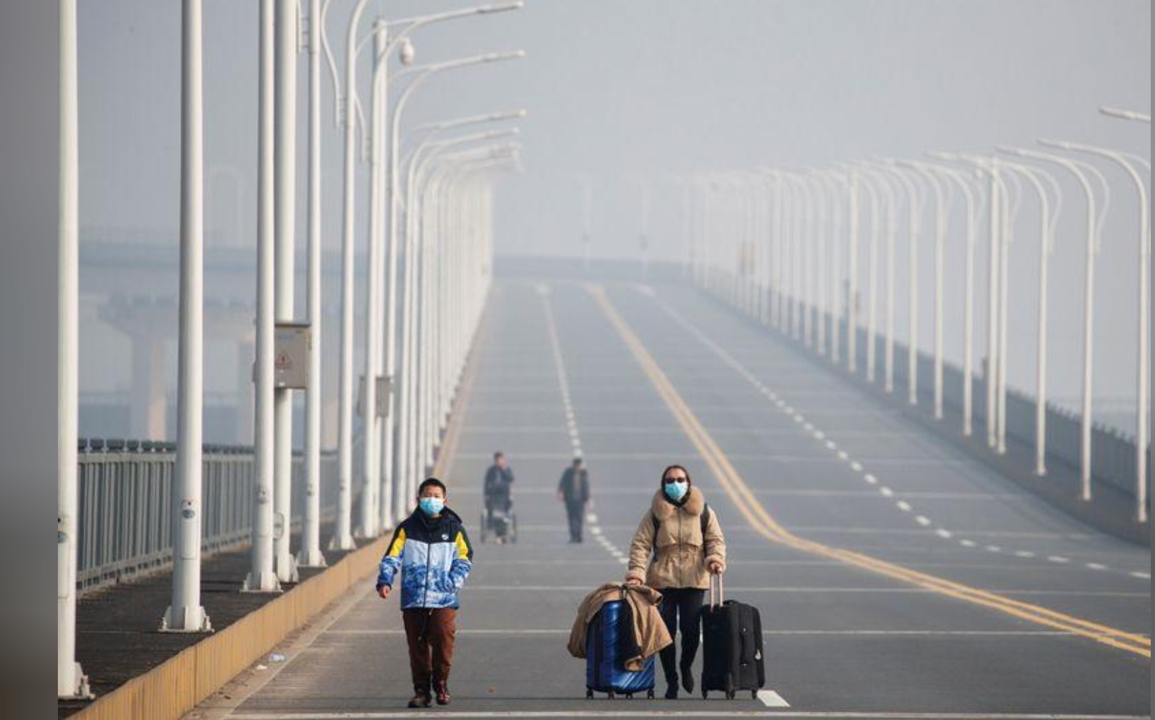 nguoi Ho Bac di bo qua cau song Duong Tu anh 1