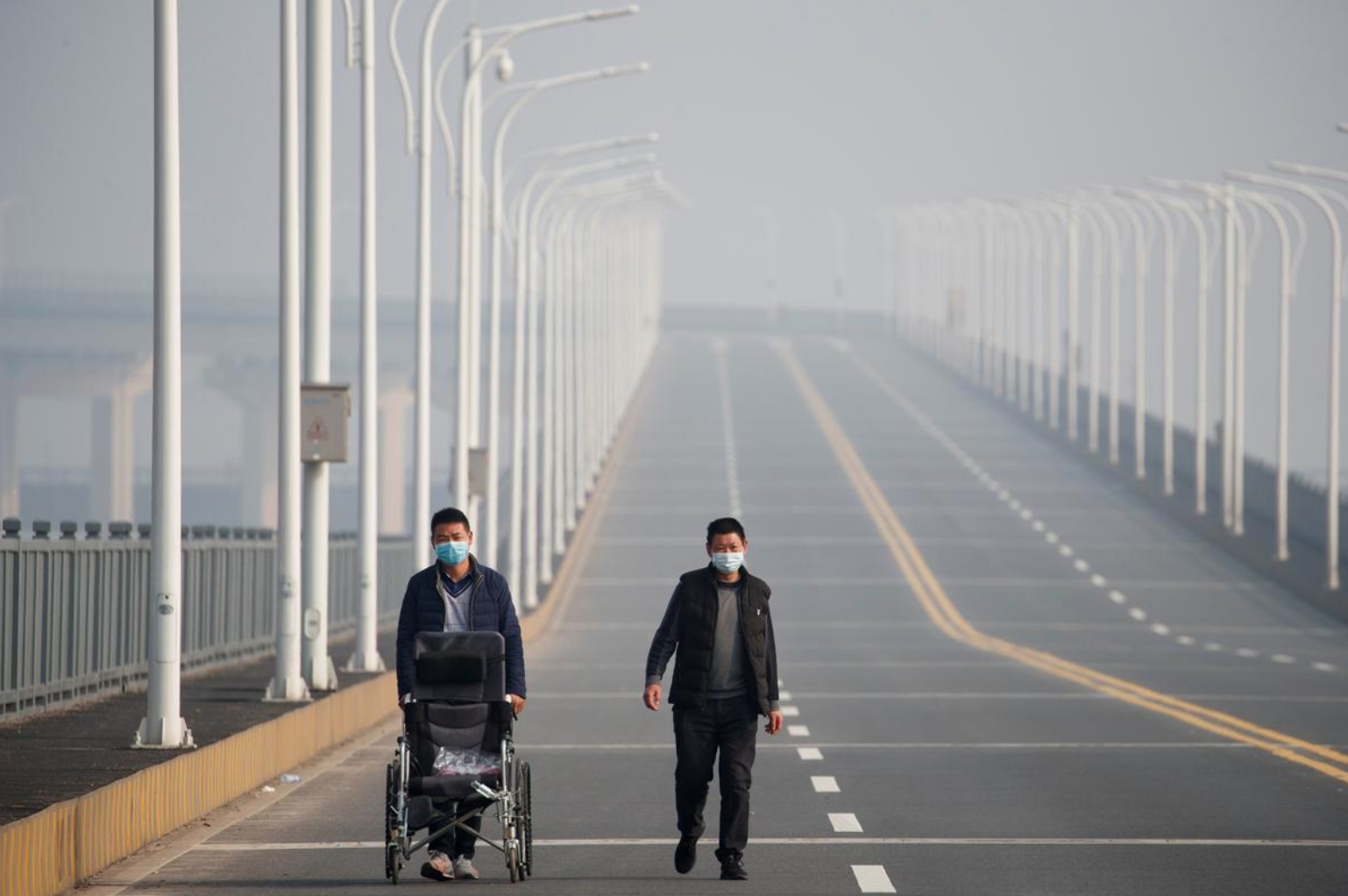 nguoi Ho Bac di bo qua cau song Duong Tu anh 5
