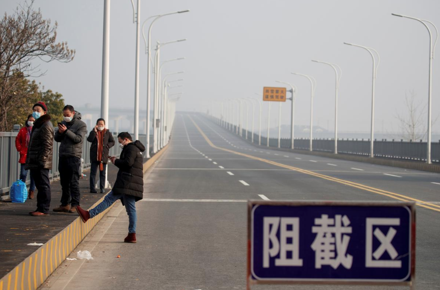 nguoi Ho Bac di bo qua cau song Duong Tu anh 6