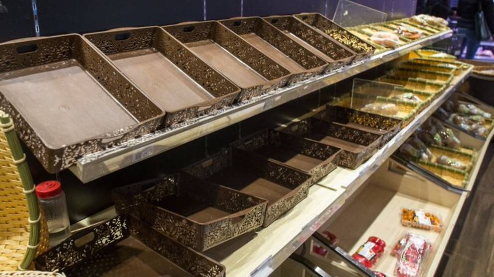 So virus corona, nguoi Hong Kong ‘khoang sach’ sieu thi de tich tru hinh anh