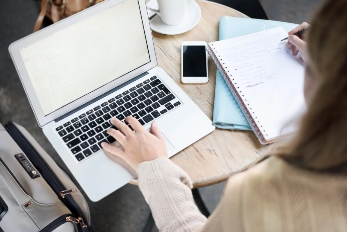 virus corona buoc nguoi Trung Quoc ngoi nha lam viec anh 1