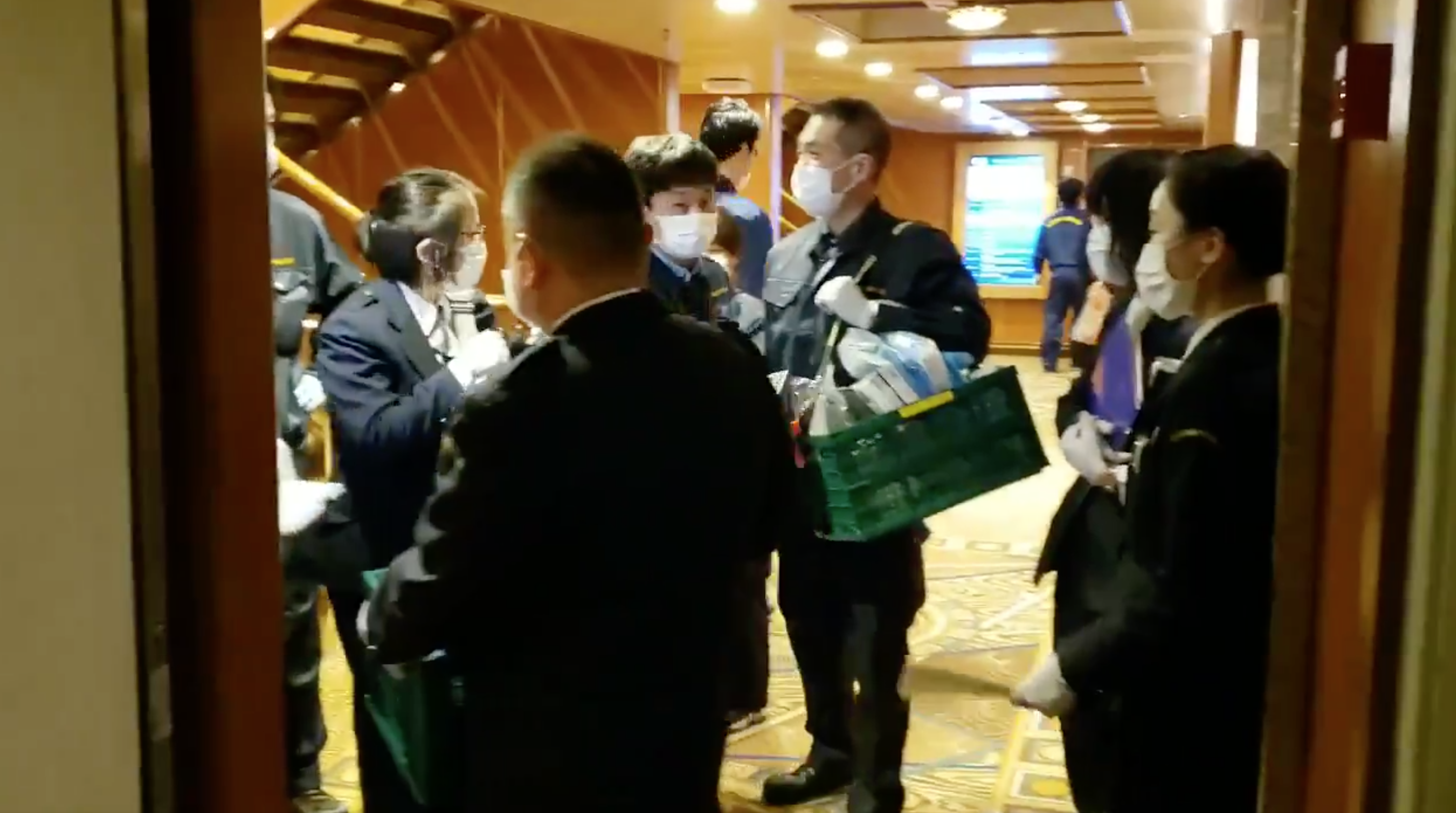 nguoi tren du thuyen Nhat bi kiem tra virus corona anh 1