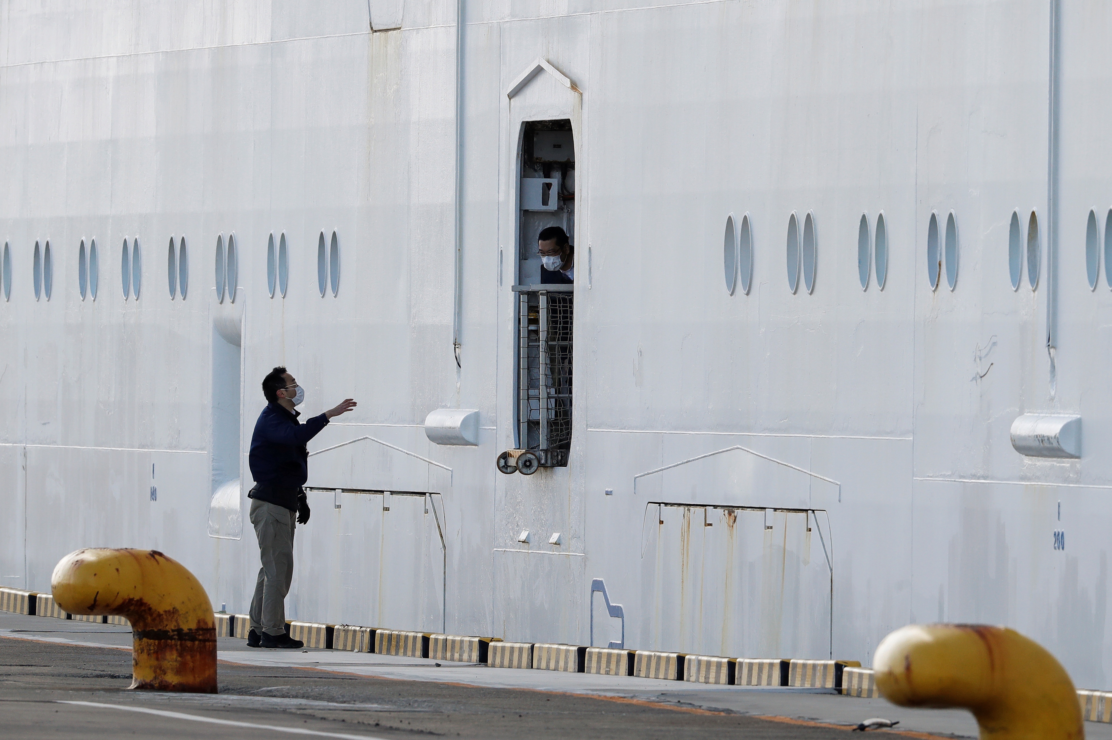 Du thuyen Nhat bi cach ly 2 tuan anh 7