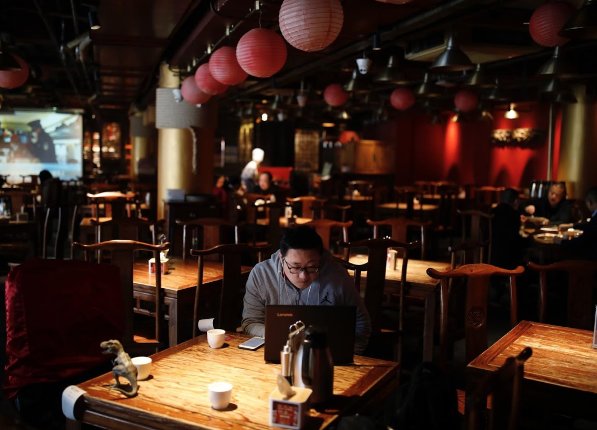 Bac Kinh,  Thuong Hai nhu ‘thanh pho chet’  vi virus coron anh 13