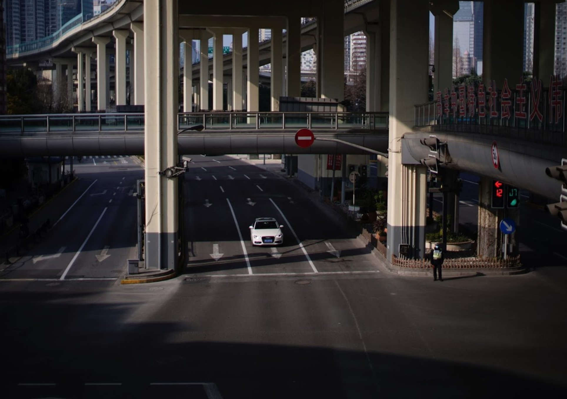 Bong nguoi hiem hoi o nhung 'thanh pho hon me' vi dich tai Trung Quoc hinh anh
