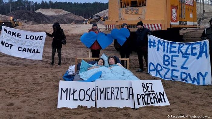 cap doi Ba Lan nam khoa than de phan doi xay kenh dao anh 2