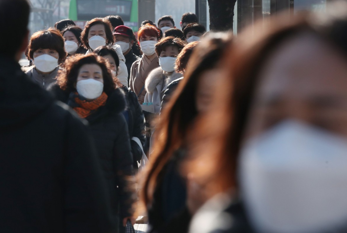 Han Quoc: ‘Hay nhuong khau trang cho nguoi that su can du bat tien’ hinh anh