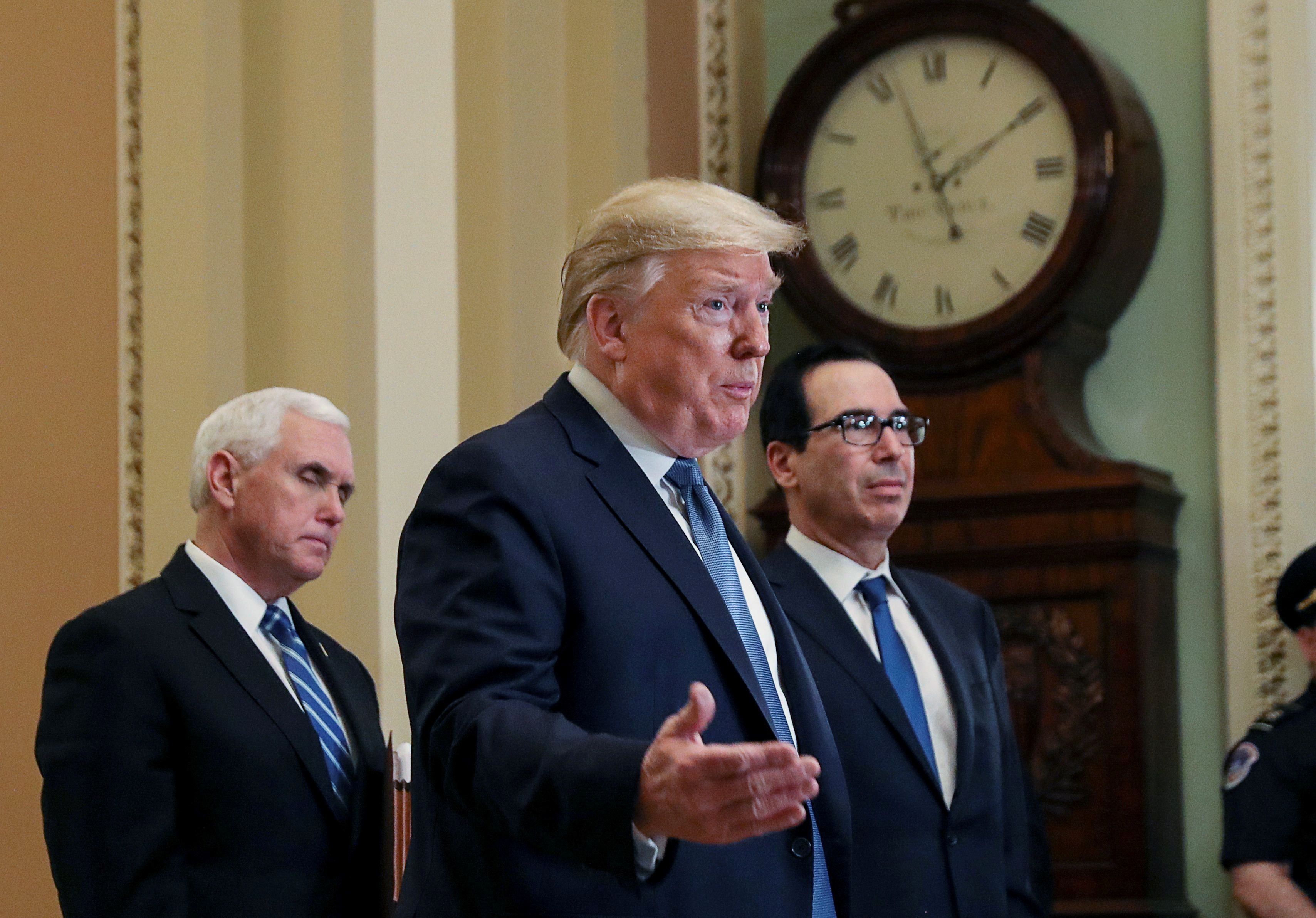 Reuters: Nha Trang doi Bo Y te hop kin ve virus de han che thong tin hinh anh