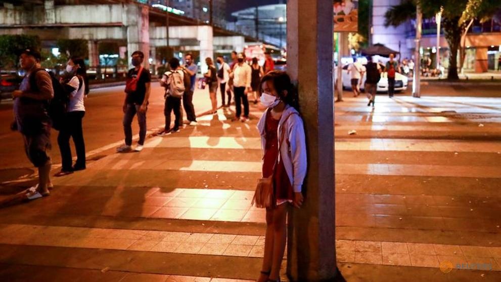 Thu do Philippines ap lenh gioi nghiem, hang quan dong cua vi Covid-19 hinh anh