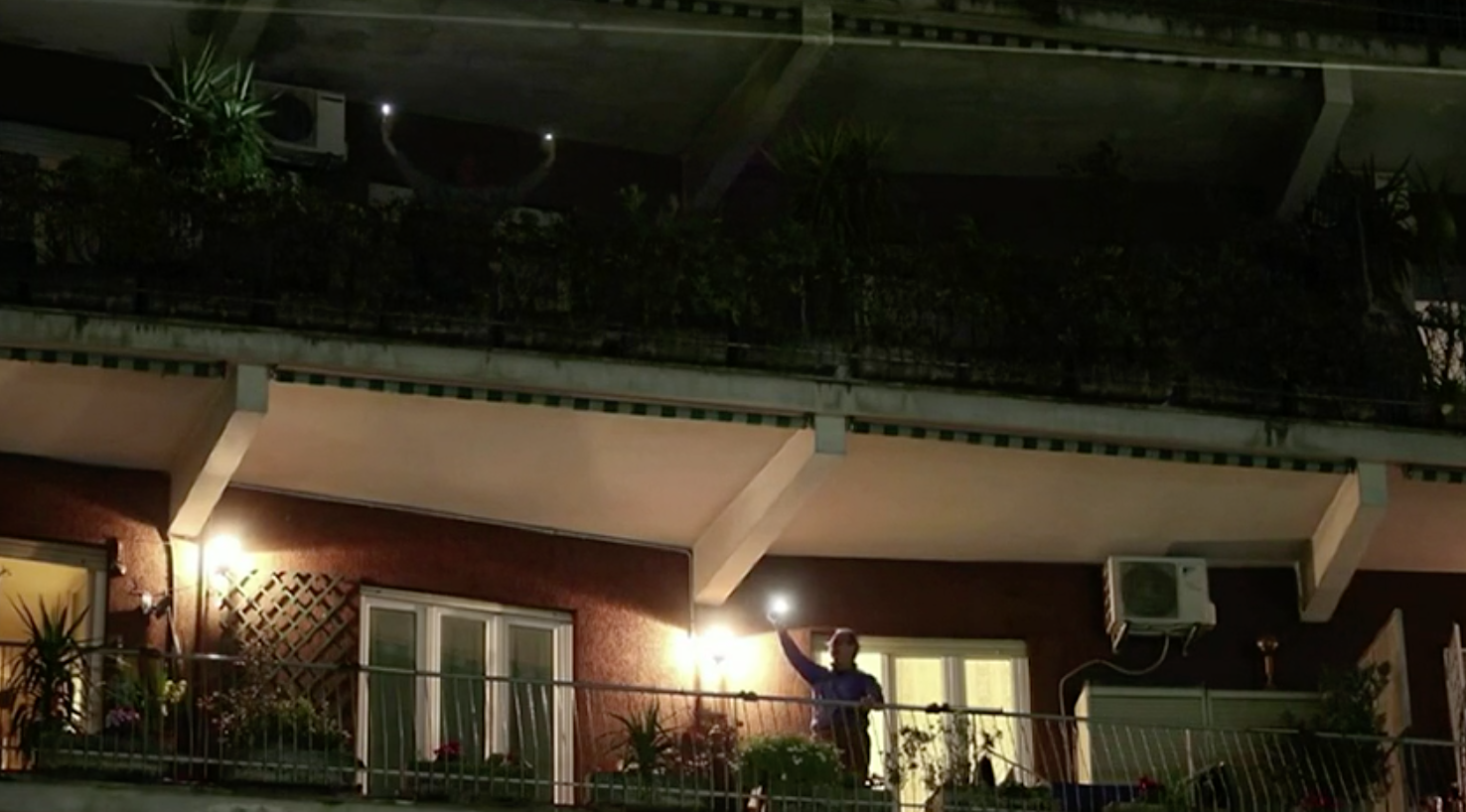 ban cong thanh noi trinh dien opera anh 2