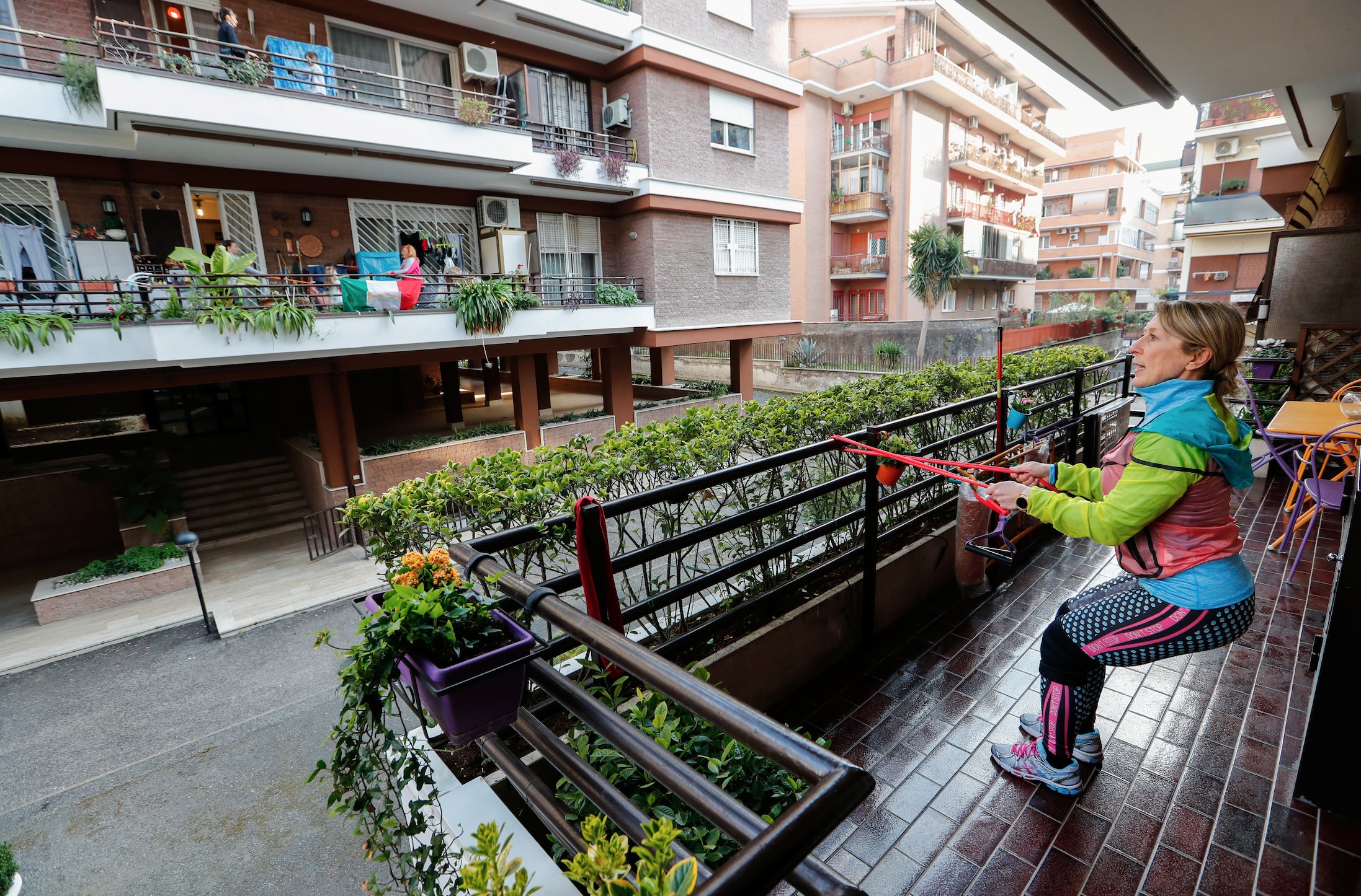 tap gym trong nha mua dich Covid-19 anh 6