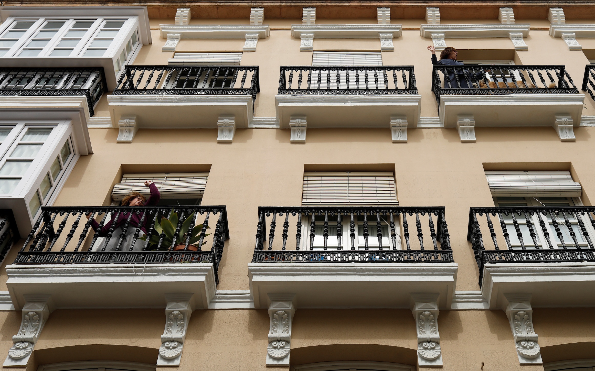 tap gym trong nha mua dich Covid-19 anh 9