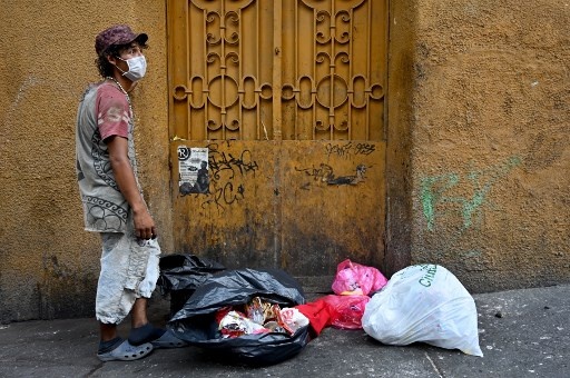 nguoi vo gia cu mua dich Covid-19 anh 9