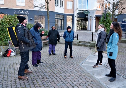 nguoi vo gia cu mua dich Covid-19 anh 12