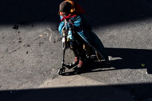 nguoi vo gia cu mua dich Covid-19 anh 15