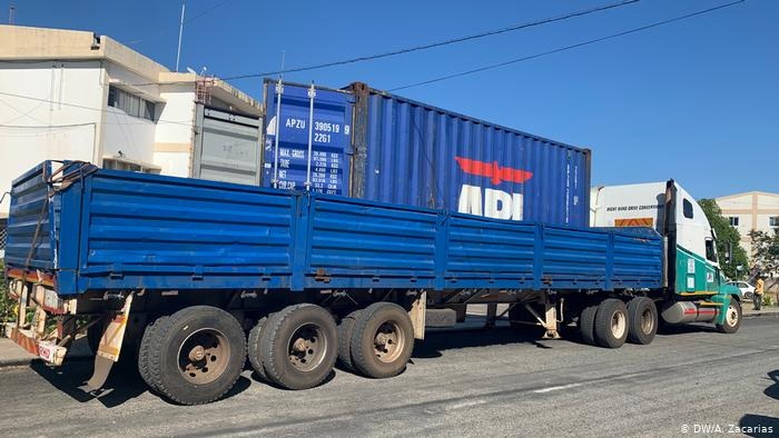 Phat hien 64 thi the chet ngat trong xe tai den Mozambique hinh anh