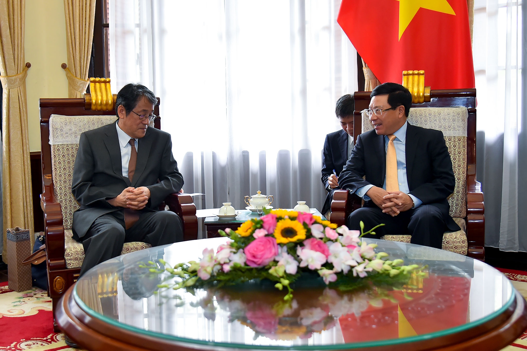 trao Huan chuong Huu nghi cho Dai su Nhat Ban anh 1