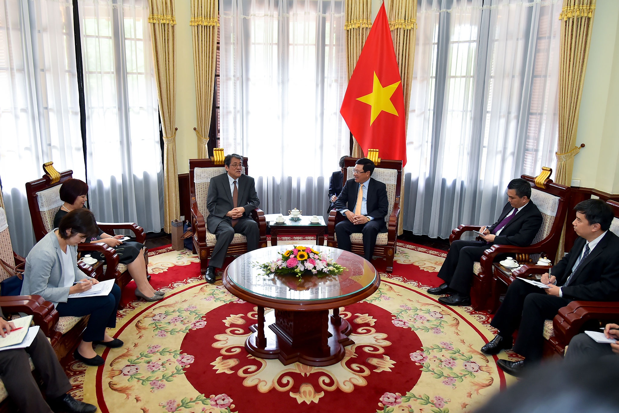 trao Huan chuong Huu nghi cho Dai su Nhat Ban anh 2