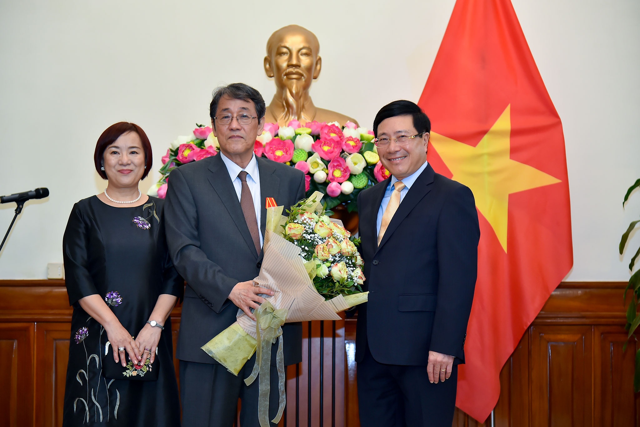 trao Huan chuong Huu nghi cho Dai su Nhat Ban anh 5