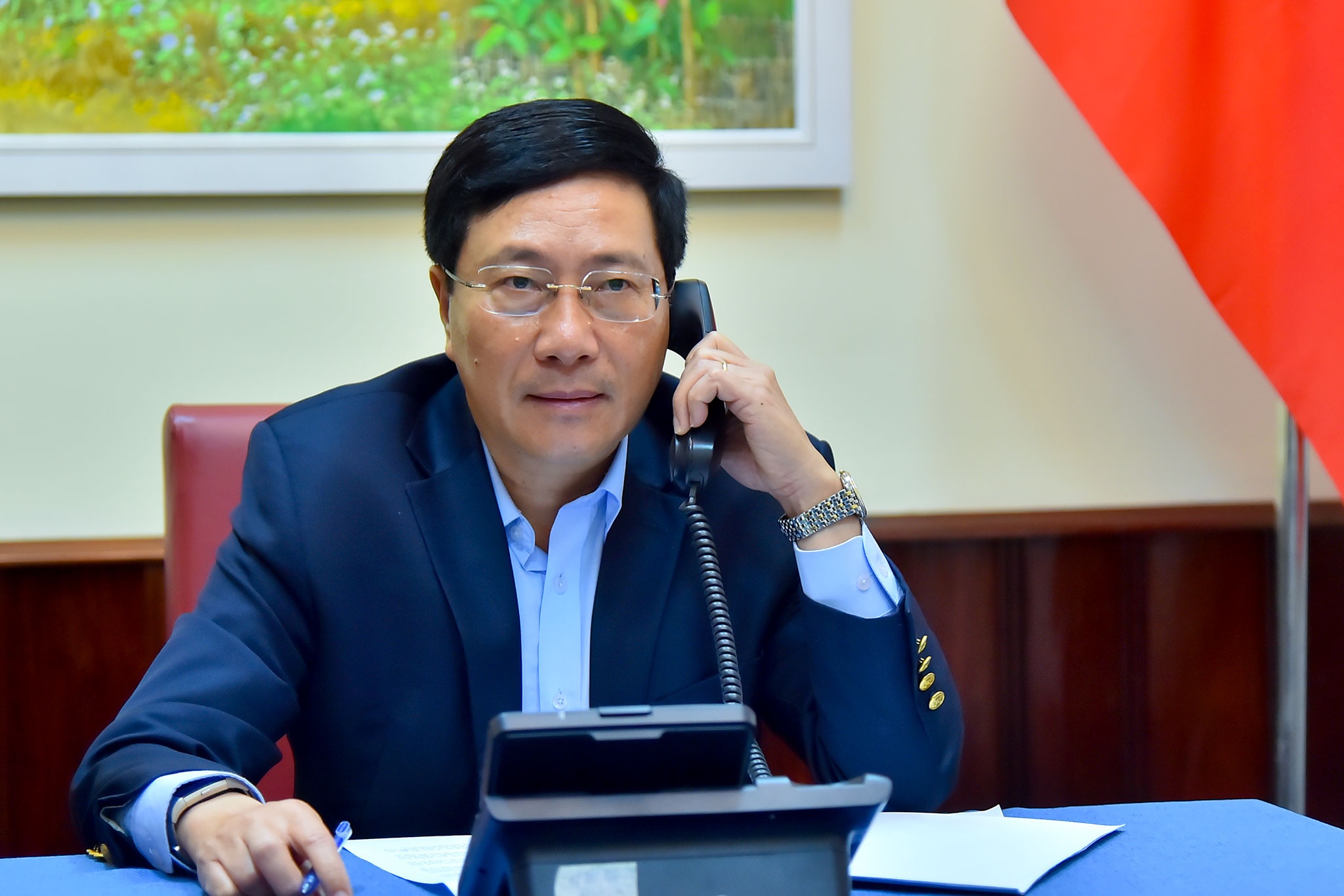 PTT Pham Binh Minh dien dam voi Bo truong Ngoai Giao Philippines hinh anh