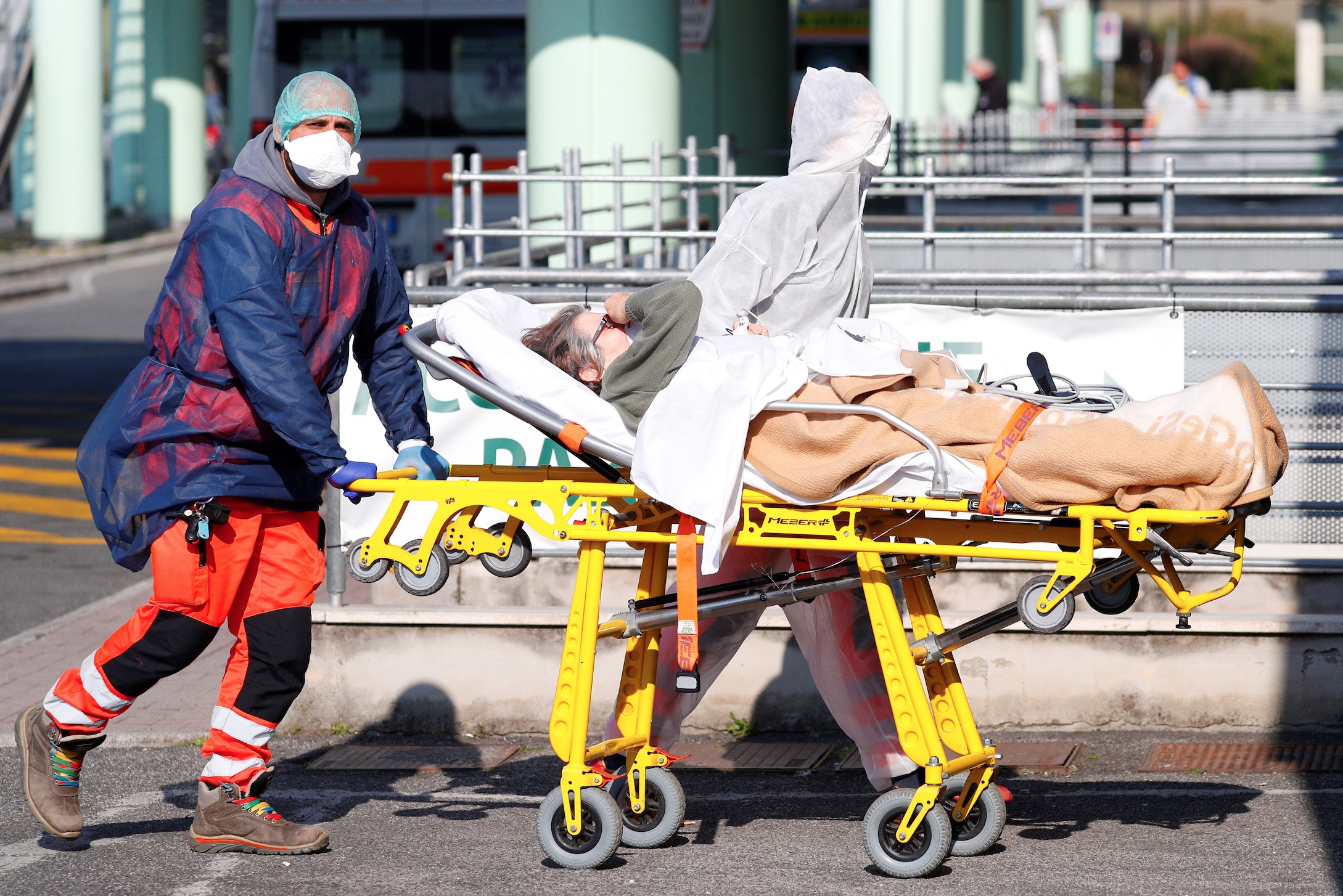 So ca tu vong moi cua Italy tang lai, luong nguoi nhiem moi giam manh hinh anh