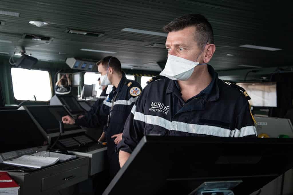 50 nguoi nhiem Covid-19 tren tau san bay Phap hinh anh