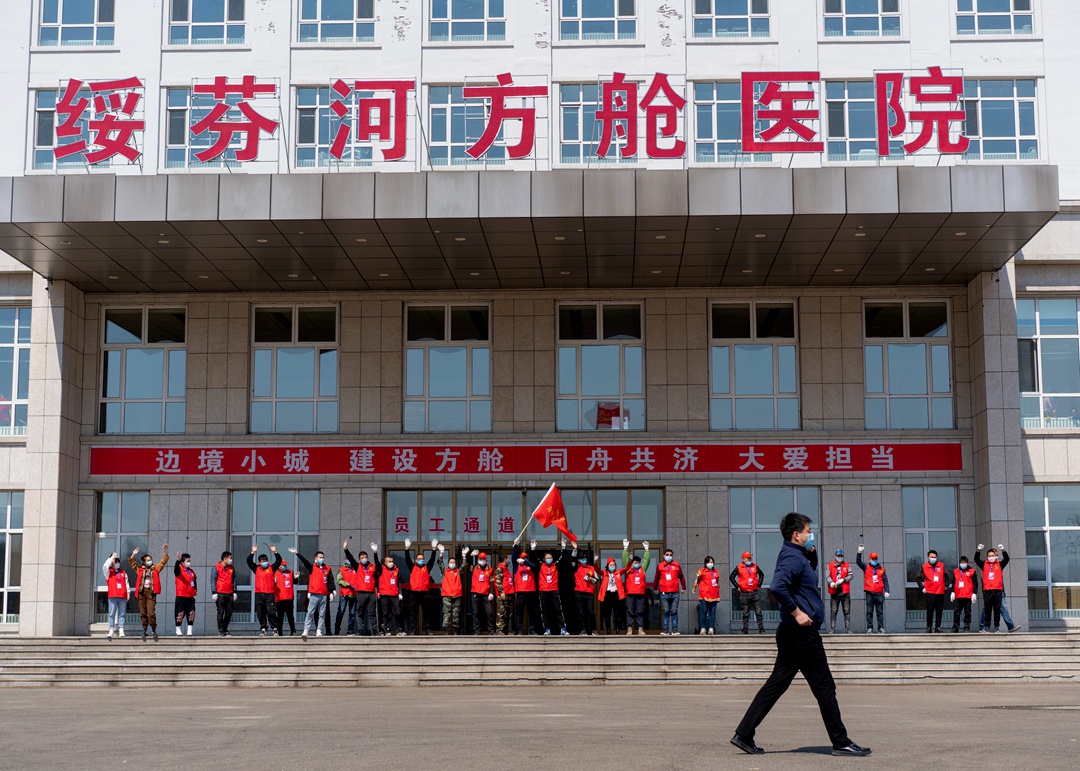 TQ dong cua loat thanh pho giap Nga de chan lan song Covid-19 moi hinh anh