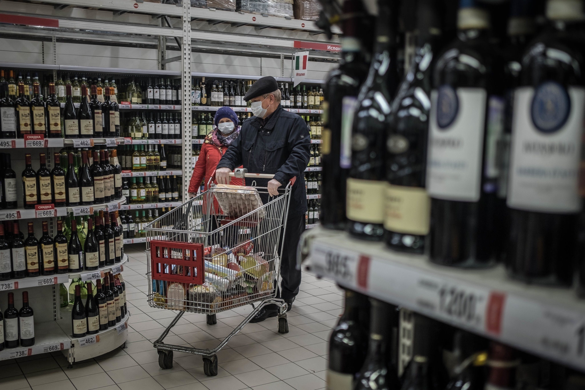 Nguoi Nga tim vodka giai sau, bao luc gia dinh tang cao vi dich hinh anh