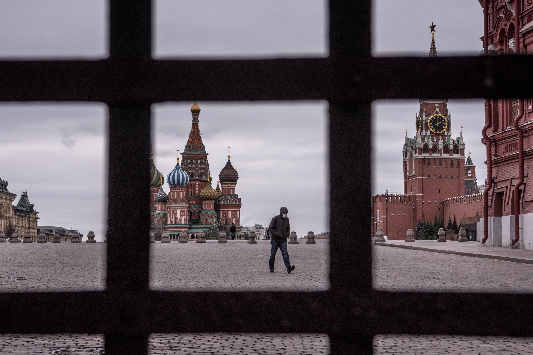 nguoi Nga uong ruou bia mua dich anh 2