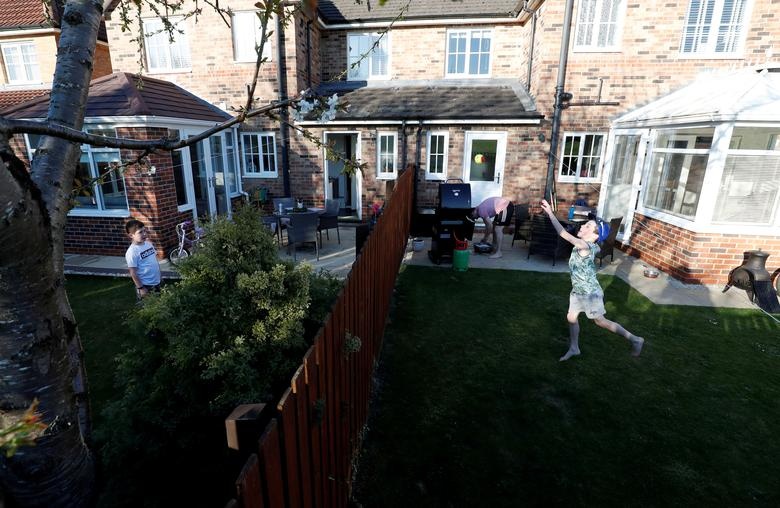 nguoi dan the gioi tuan thu lenh phong toa anh 14