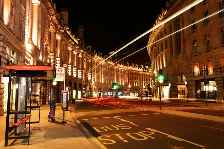 London len den lung linh nhung khong ai ra duong hinh anh