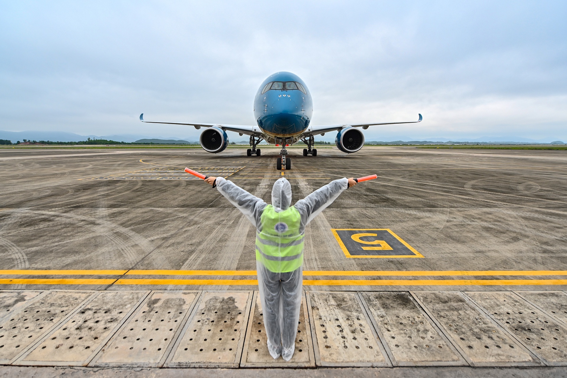 Dua 300 cong dan tu Canada ve Viet Nam hinh anh