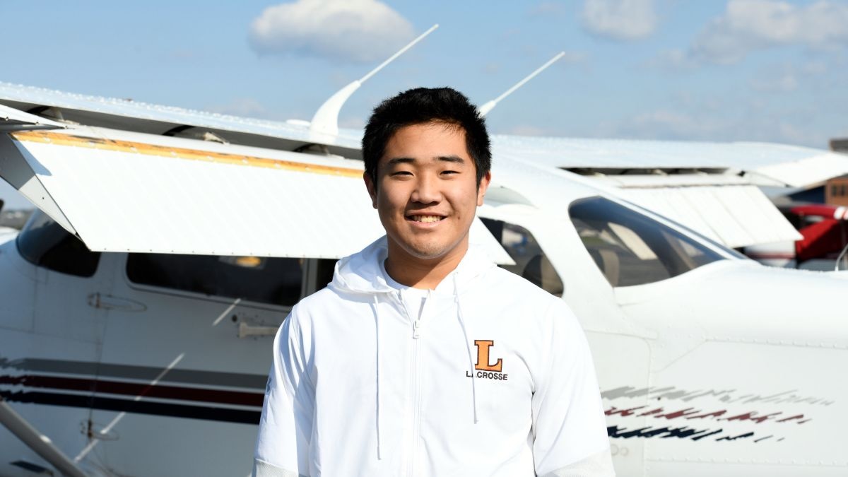 TT Trump vinh danh phi cong tuoi teen da cho vat tu y te den nong thon hinh anh