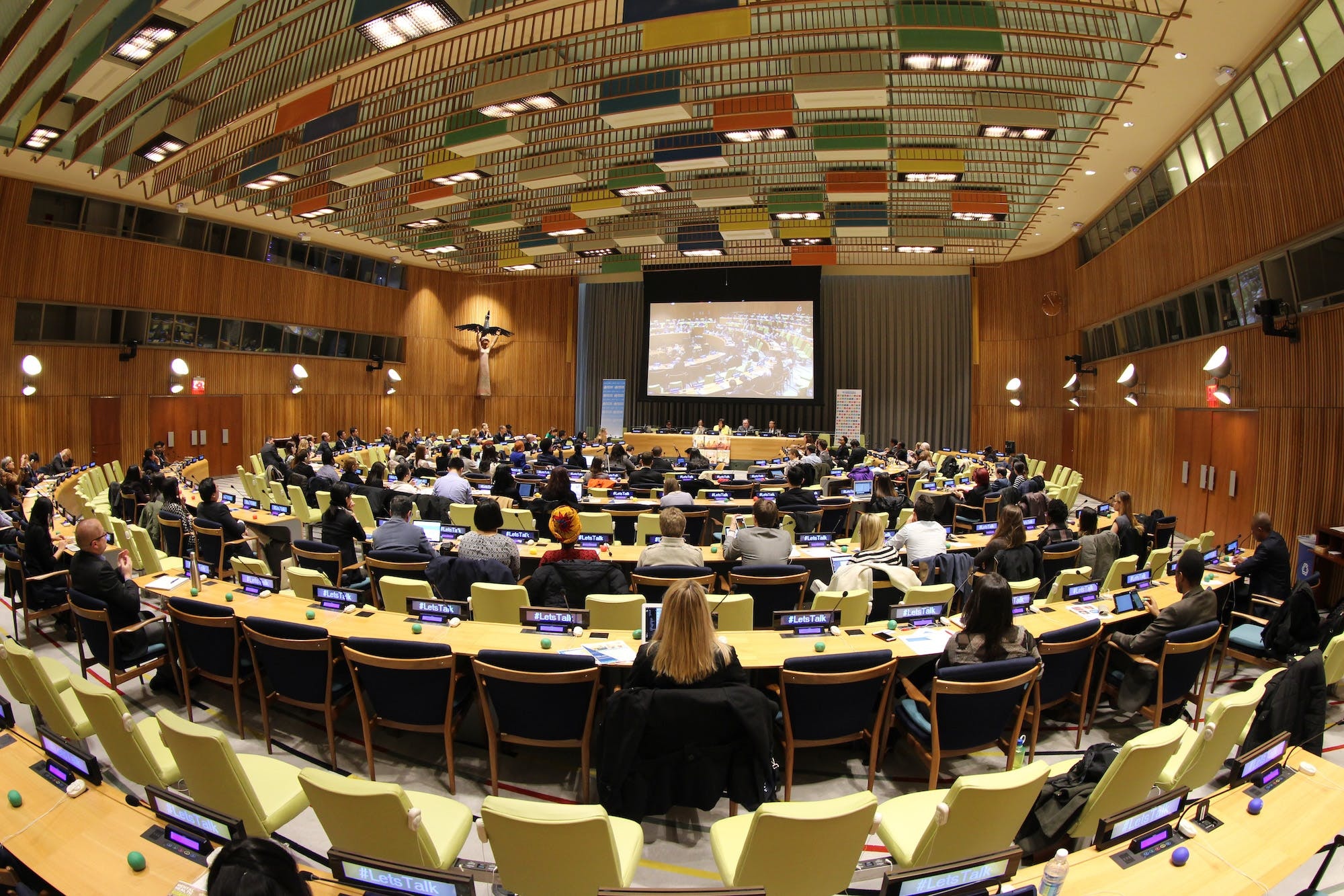 Moi anh mat don ve Trung Quoc truoc ky hop thanh vien WHO hinh anh