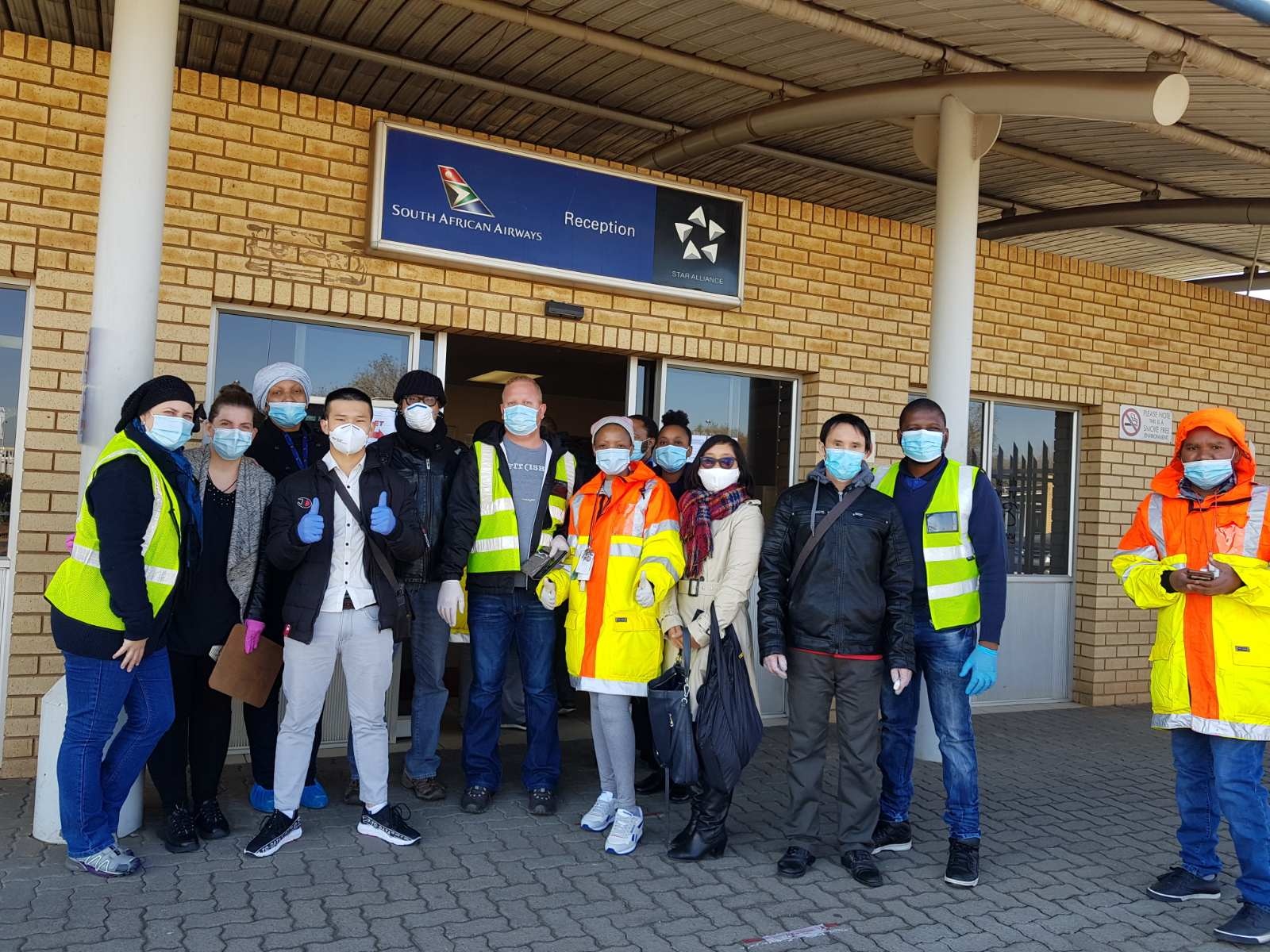 Dua 69 cong dan Viet Nam tu chau Phi ve nuoc an toan hinh anh