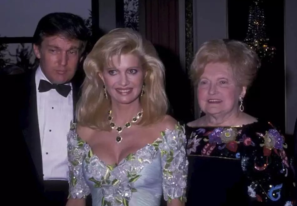 Chau gai ra sach voi tiet lo bom tan ve Tong thong Trump hinh anh