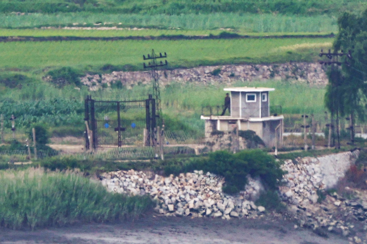 Trieu Tien dieu them linh den don bien phong, nap nong phao de mo hinh anh