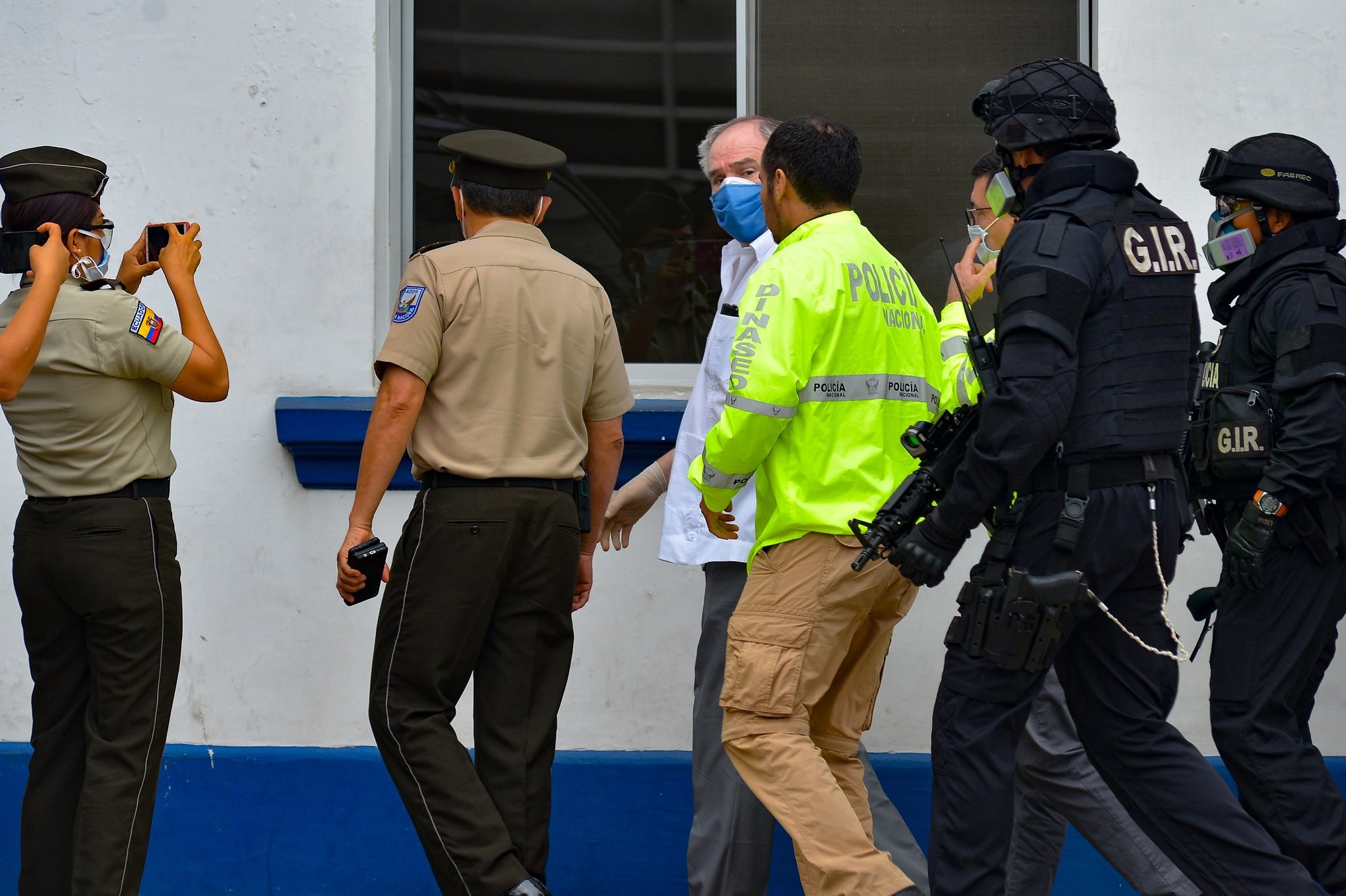 quan chuc My Latin tham nhung trong dai dich Covid-19 anh 4