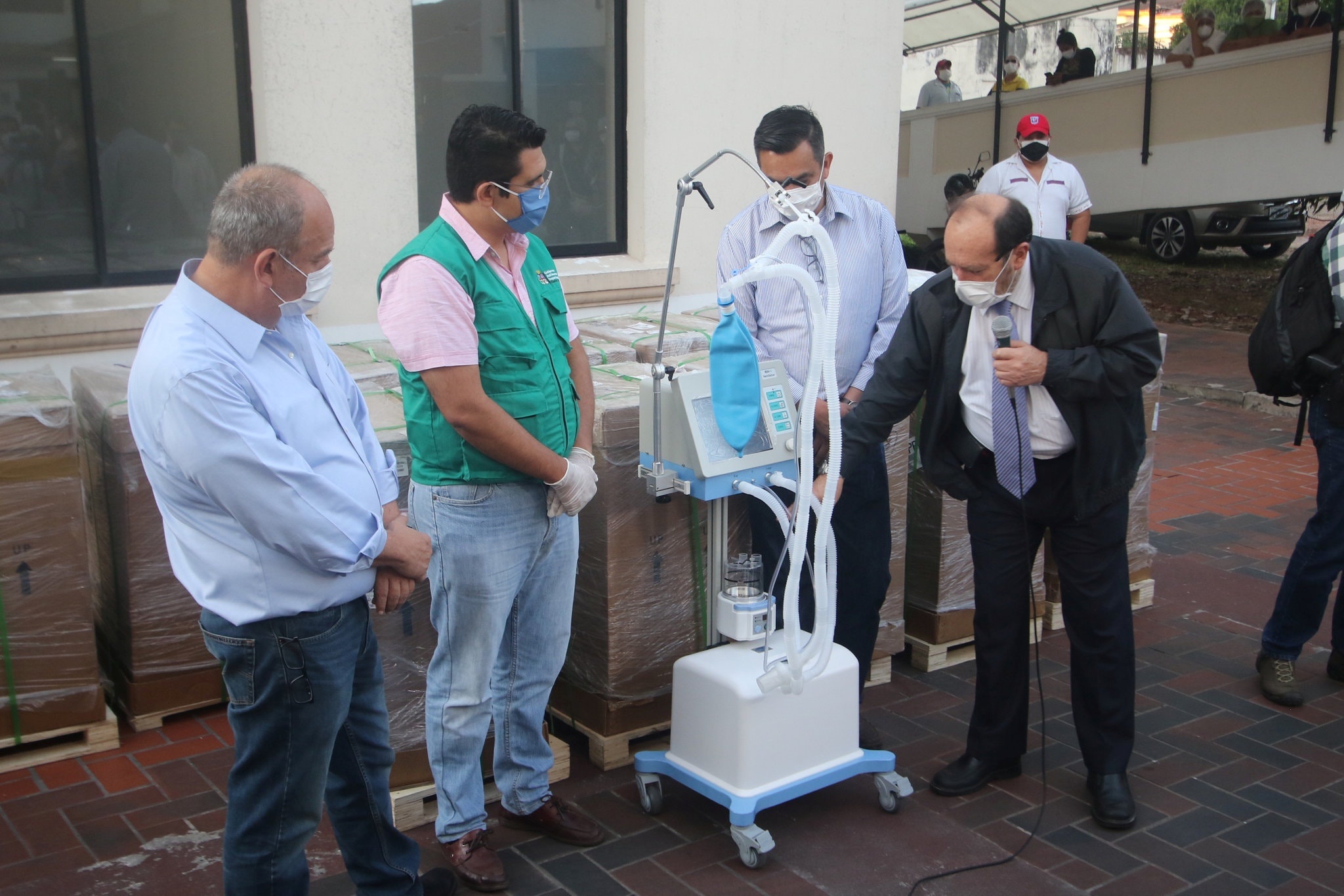 quan chuc My Latin tham nhung trong dai dich Covid-19 anh 3