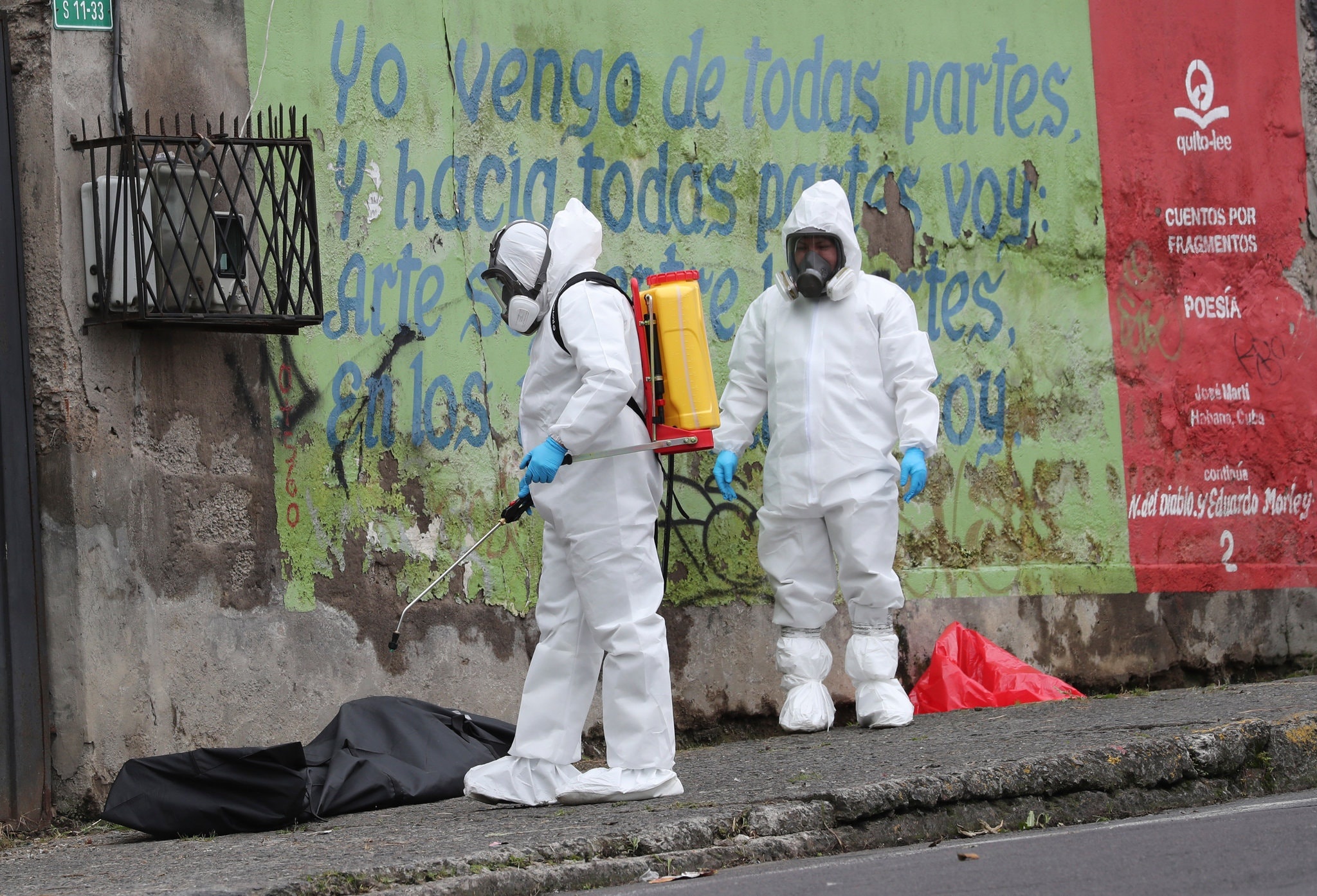 O My Latin, nan nhan Covid-19 chet giua duong con quan chuc tham nhung hinh anh