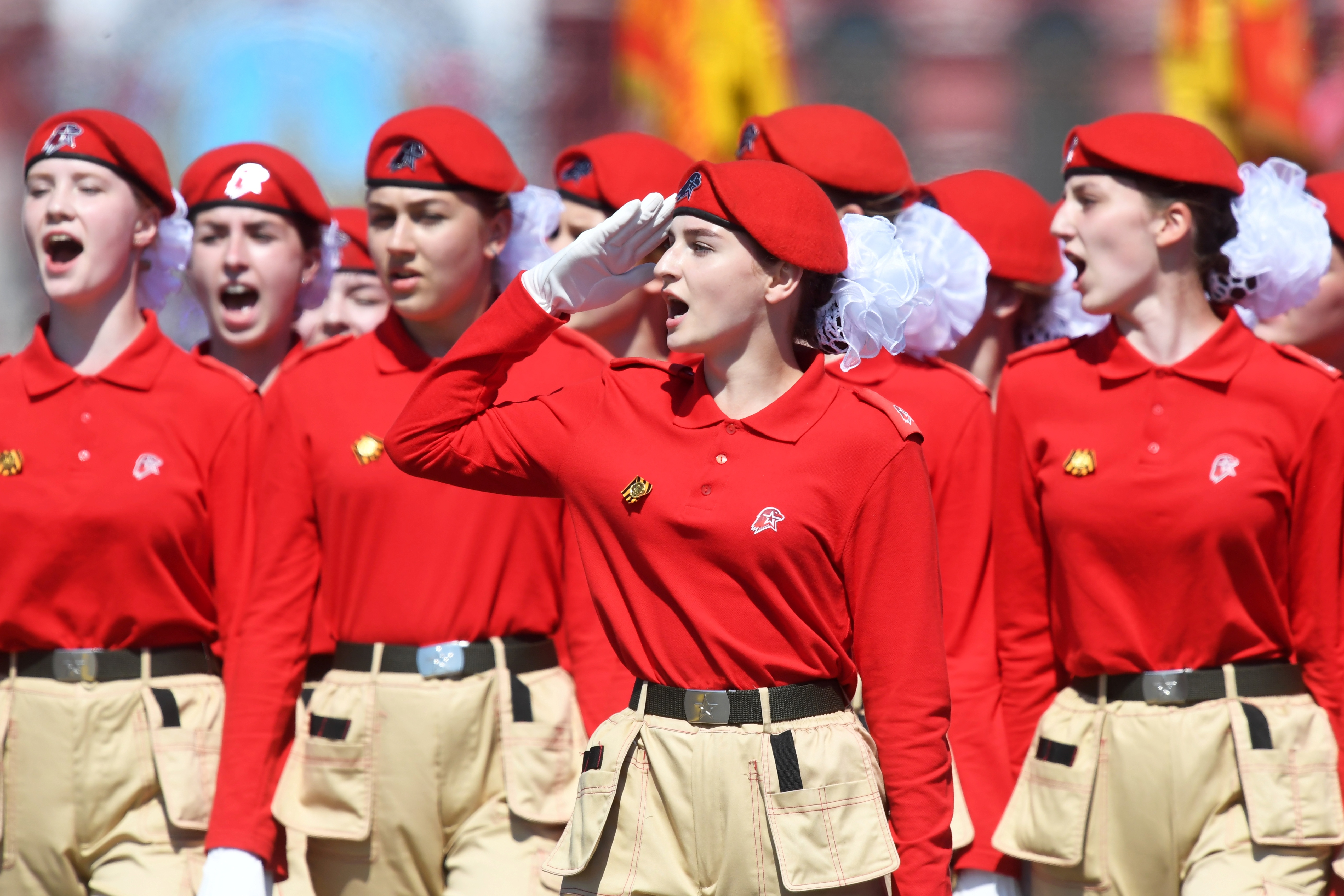 Quan doi 13 nuoc dieu hanh tren Quang truong Do hinh anh