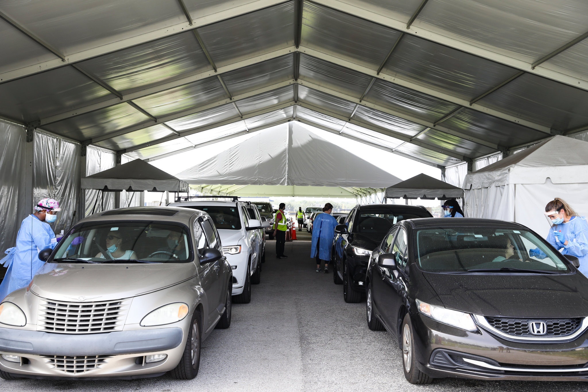 Ca nhiem moi dat ky luc 45.000, cac bang My dong loat ngung noi long hinh anh