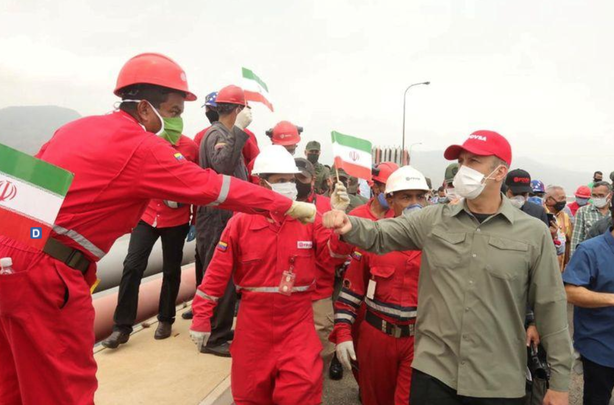 My tim cach thu giu dau tren 4 tau Iran chuyen toi Venezuela hinh anh