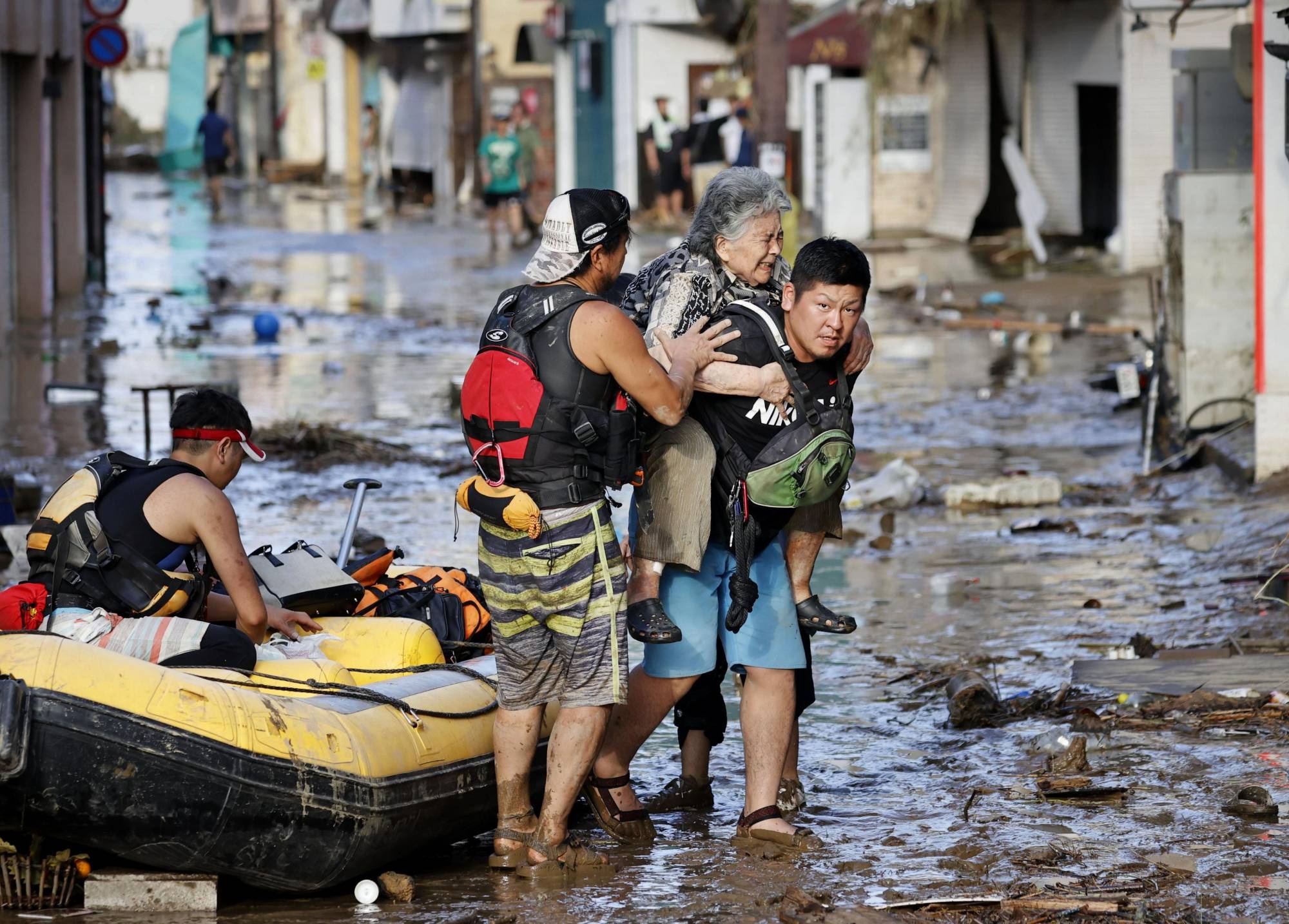 mua lu Nhat Ban anh 3