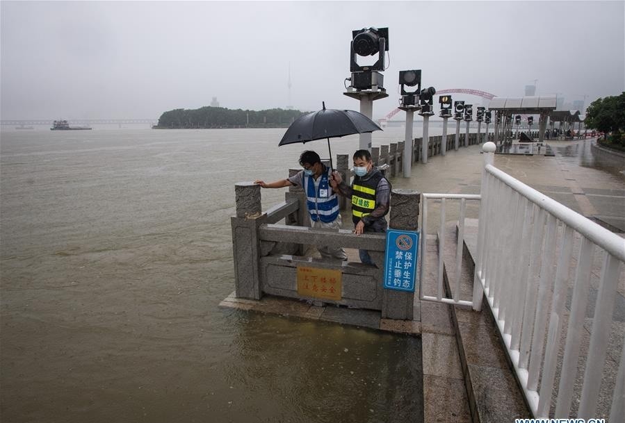 Vu Han nang canh bao mua lu len cap 2 hinh anh