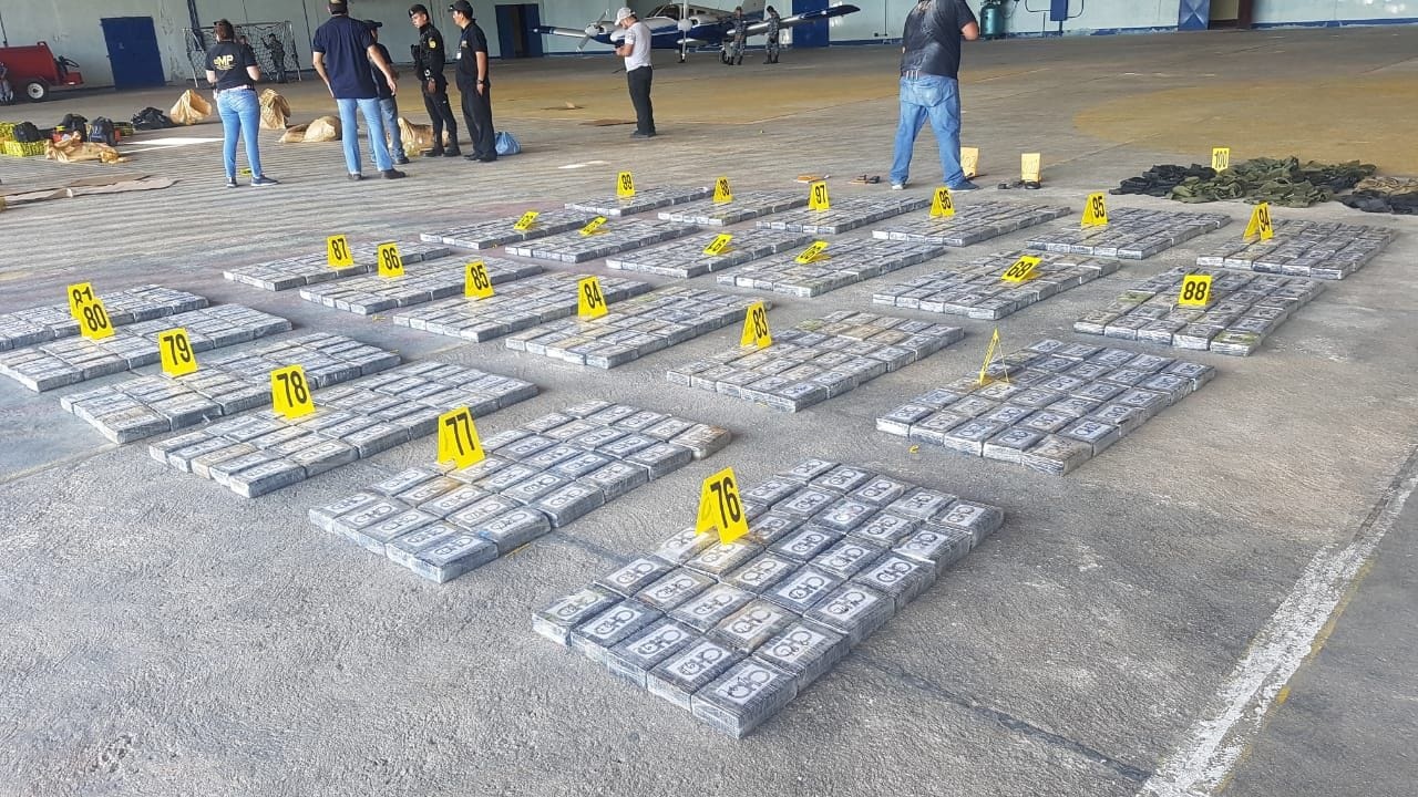 buon ban ma tuy duong hang khong o Trung My anh 8