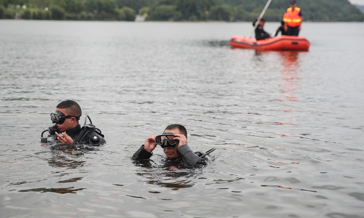 400.000 thi sinh dai hoc Ho Bac loi mua di thi anh 2