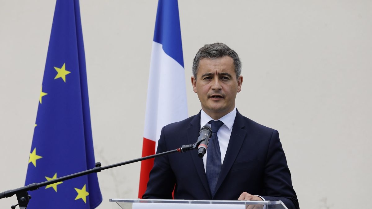 Tan bo truong Noi vu Phap doi mat cao buoc hiep dam hinh anh