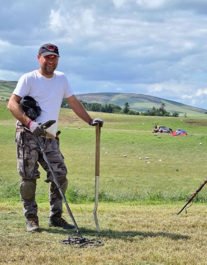 nguoi do kim loai phat hien co vat o Scotland anh 1