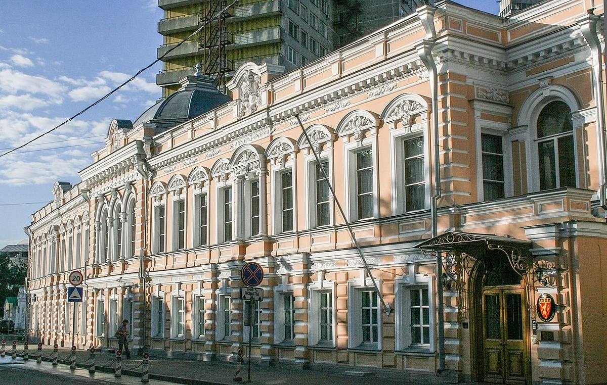 Nga truc xuat nha ngoai giao Na Uy sau be boi gian diep hinh anh